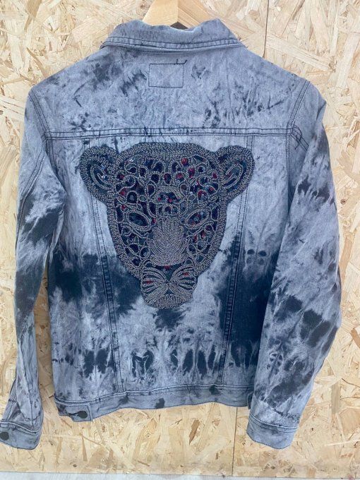 Veste jean délavée customisée panthere