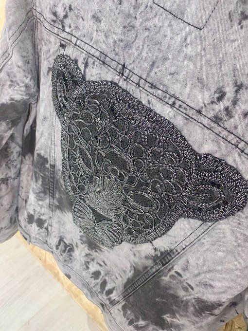 Veste jean délavée customisée panthere