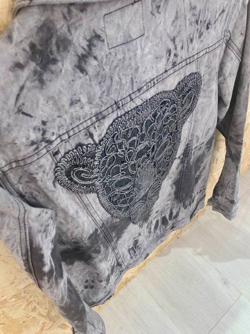 Veste jean délavée customisée panthere